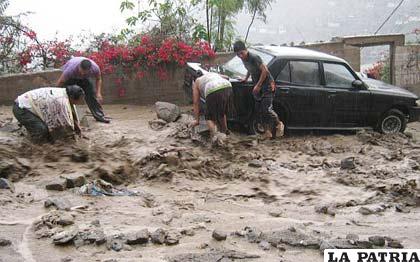 Deslizamientos en la capital peruana ocasionan pérdidas humanas y materiales
