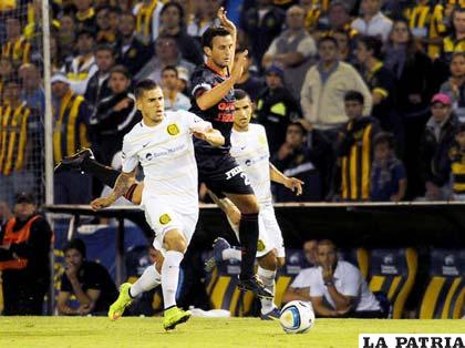 La acción de juego del partido que empataron Central y Colón