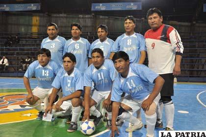 El plantel de jugadores de Caracollo FC