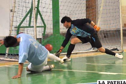 Javier Choque anota para Caracollo FC, fue uno de los goleadores
