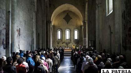 Franceses rinden  homenaje cristiano a las víctimas del accidente de Germanwings