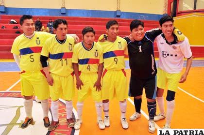 Los integrantes del cuadro de FNI Centenario