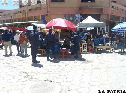 La Guardia Municipal trabajando en la calle Bolívar