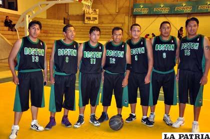 Los integrantes del equipo de Lobos Grises