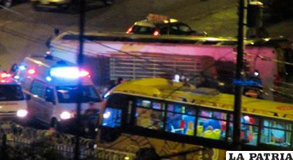 El bus volcó en la curva de Holguín, en La Paz