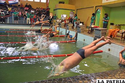 Los nadadores orureños se mostrarán en el campeonato apertura de natación