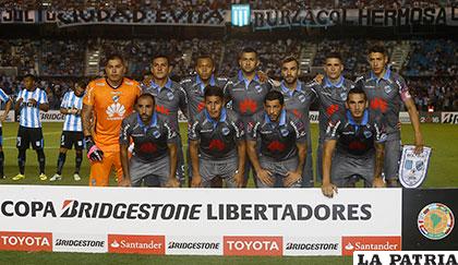 Bolívar no tuvo un buen debut en la Libertadores, perdió ante Racing 4-1 /APG