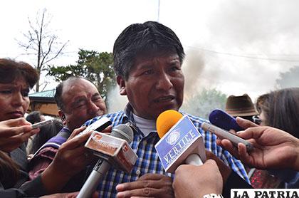 Gobernador de Oruro, Víctor Hugo Vásquez, analiza posibles cambios