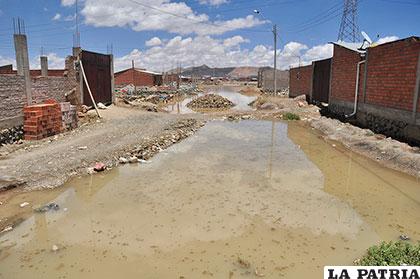Urbanización 27 de Junio está inundada a causa de desborde de río Paria