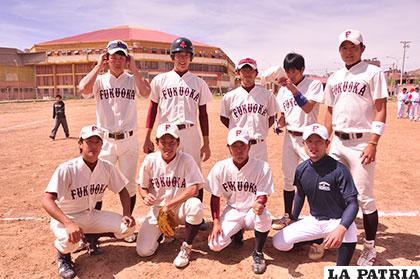Entrenadores japoneses que llegaron para la disciplina del béisbol