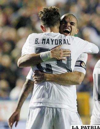 Pepe y Mayoral celebran el segundo gol