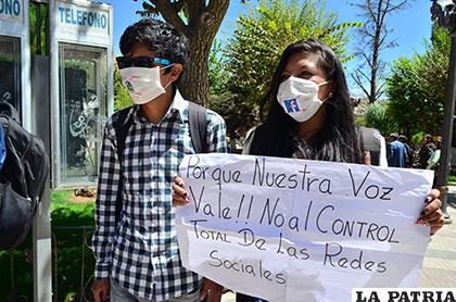 Jóvenes en contra de posible regulación de las redes sociales