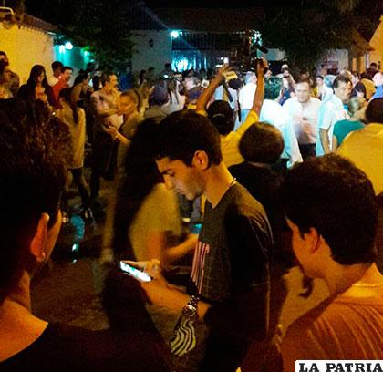 Vigilia en inmediaciones del domicilio de Carlos Valverde /WHATSAPP