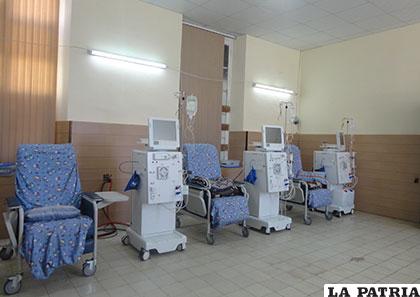 Equipos del servicio de Hemodiálisis del Hospital General 