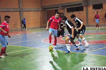 Lenis Alonzo, de Zelada, tuvo una noche inspirada, anotó 7 goles para su equipo
