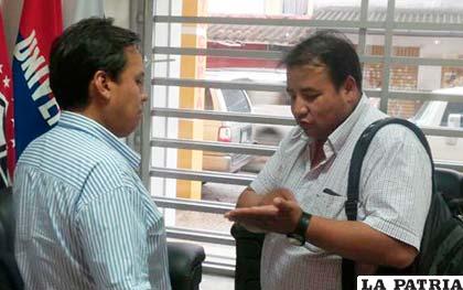 Ortega, antes de la reunión estuvo muy preocupado hablando con varios dirigentes ligueros