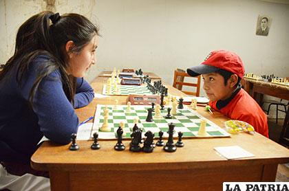La partida jugada entre Ivón Chávez contra Rafael Villca