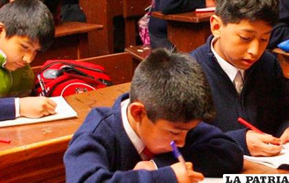 Gobierno verifica cantidad de estudiantes en unidades educativas del país /ANF