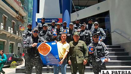 Personal del Gacip apoyando la campaña del BCP