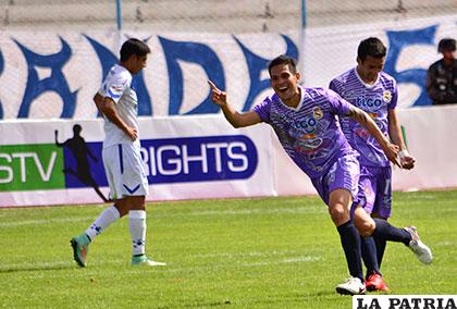 Carlos Vargas hizo doblete para la victoria realista