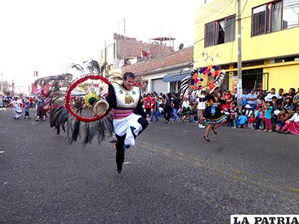 La danza elegante y ágil de los Suri Sicuri recorrió calles de Tacna