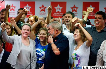 El ex presidente brasileño, Luiz Inácio Lula da Silva junto a sus simpatizantes /info7.mx