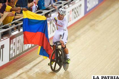 El colombiano Gaviria festeja la medalla dorada