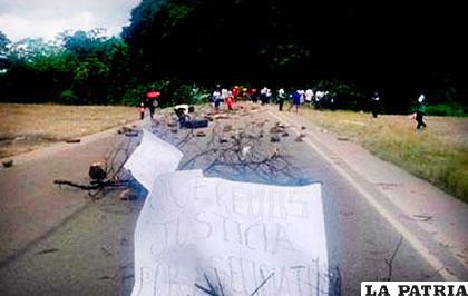 Comunarios de Putintiri bloquean la carretera Cochabamba - Santa Cruz /ANF