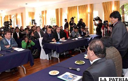 Evaluación de ministros pidió  la COD y CSUTCB pidió a Morales evaluar a sus ministros