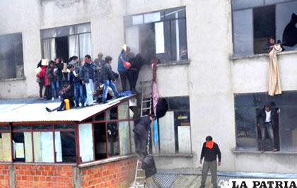 Funcionarios ediles escapan por las ventanas de la alcaldía de El Alto /ANF/Archivo