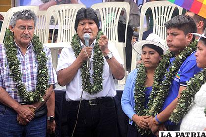 El Presidente Evo Morales junto con el gobernador de Cochabamba, Iván Canelas (Izq.) /ABI.BO