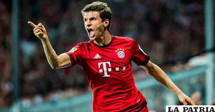 Thomas Müller anotó dos goles para el Bayern