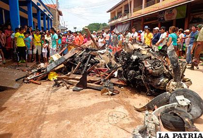 Restos de la avioneta que se estrelló en el mercado central de Santa Ana Yacuma  (Beni) /APG