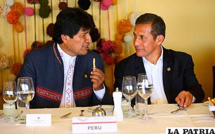 Los mandatarios de Bolivia,  Evo Morales, y de Perú, Ollanta Humala /e3.pe