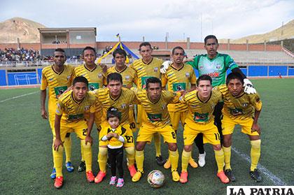 Integrantes del equipo de EM Huanuni