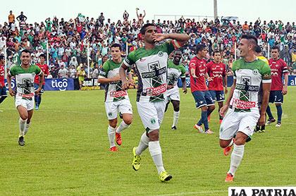 La alegría de los jugadores del cuadro de Petrolero