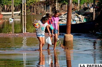 Paraguayos preparan planes de contingencia ante inminentes inundaciones /diariolasamericas.com