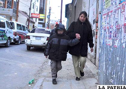 Recomiendan abrigar a los escolares en la mañana y en la noche /Archivo