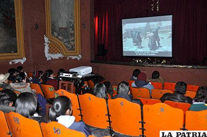El Teatro Palais Concert durante algunas proyecciones de películas