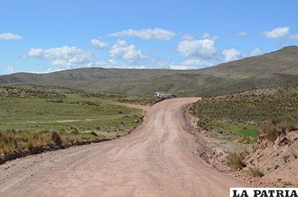 Ruta Caracollo-Colquiri a punto de asfaltarse /Archivo