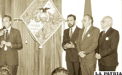 El entonces presidente del Senado, Guillermo Fortún, en la condecoración nacional 