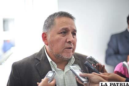 Carlos Antezana, rector de la UTO