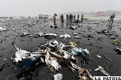 Restos del avión que se estrelló en el aeropuerto de Rostov del Don