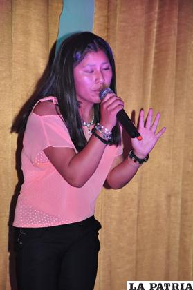 Jóvenes fueron parte del IV Concurso de Karaoke