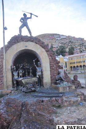 El Monumento al Minero es una obra de Víctor Hugo Barrenechea