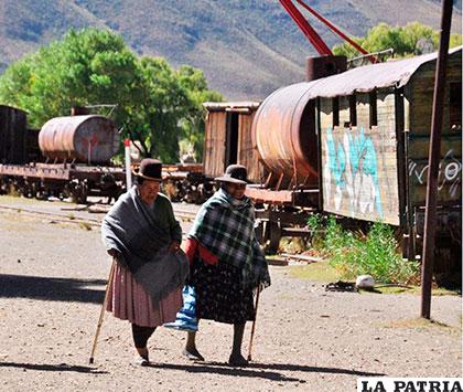 Adultos mayores de Machacamarca