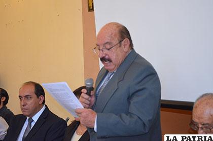 El señor Marcelo Miralles Bová, presidente de la Junta de Accionistas, leyendo su discurso de homenaje al 97 aniversario de LA PATRIA