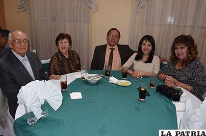 Ing. Luis Urquieta Molleda, Sra. Esther Crespo de Urquieta, Sr. Oscar Leytón, Sra. Mónica Siles de Leytón, Sra Lizbeth Heredia