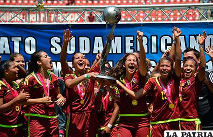 Festejo de las integrantes de la selección venezolana
