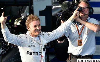 Nico Rosberg celebra el triunfo logrado en Australia